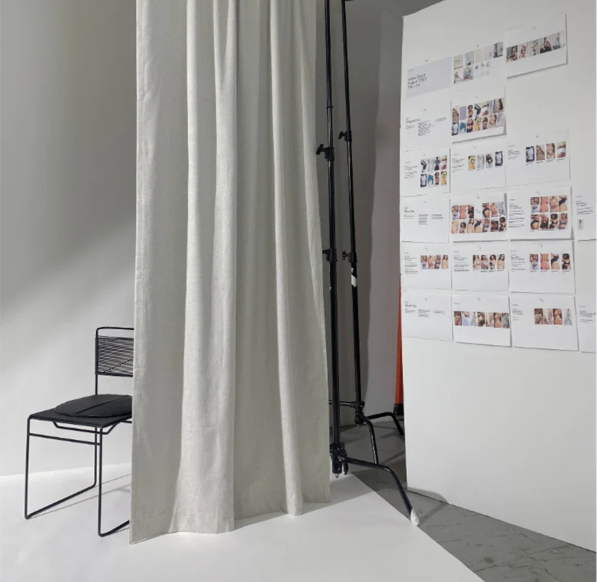 Profesionalna produktna fotografija v studiu z ekipo in osvetlitvijo
